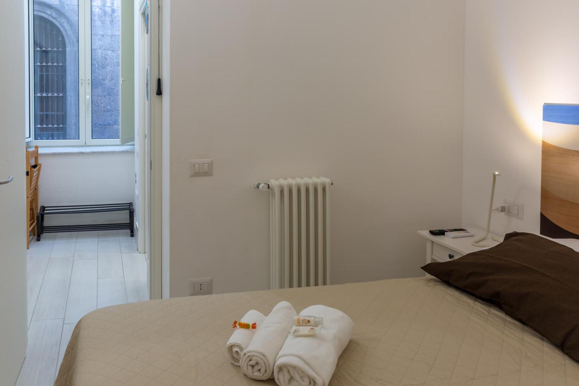 Il Vicoletto Del Castello Hotel Napoli Bagian luar foto